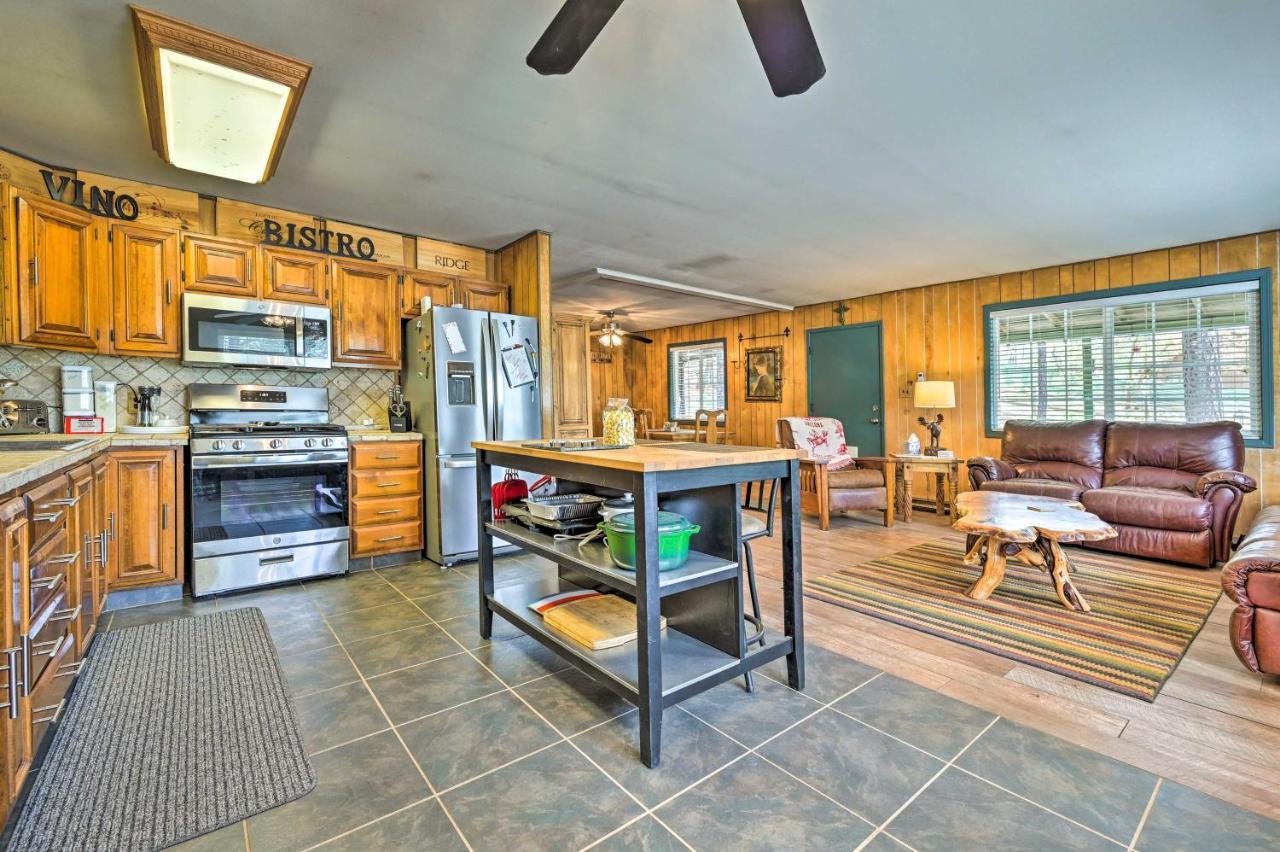 Pine Cabin In The Woods With Yard And Grill! Екстериор снимка