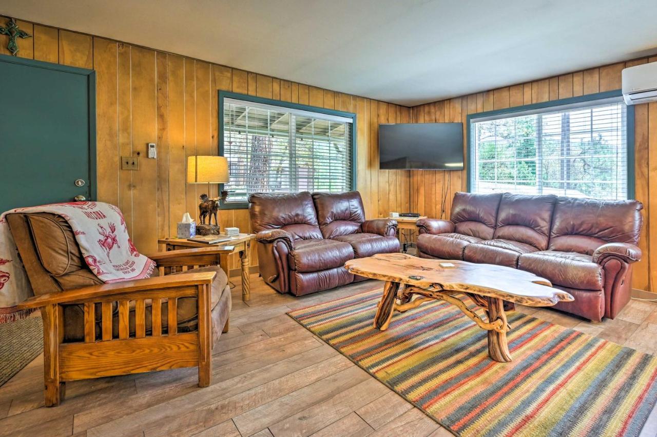 Pine Cabin In The Woods With Yard And Grill! Екстериор снимка