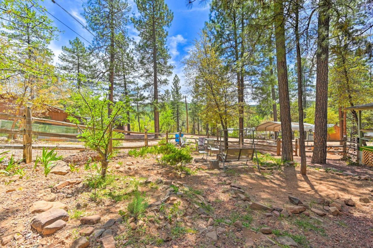 Pine Cabin In The Woods With Yard And Grill! Екстериор снимка